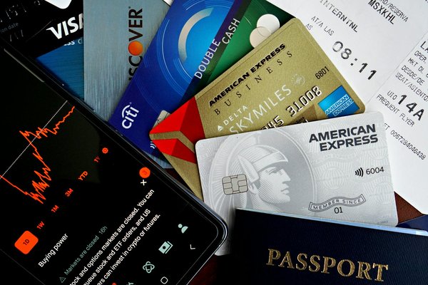 Quelle croisière propose des ateliers de peinture sur porcelaine avec des artistes chinois?